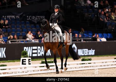 Platz und Bronze fuer Nowag-Aulenbrock Bianca auf Queolito, RFV Ostbevern Dressurprüfung Grand Prix International Int. Dressurpruefung - CDI4 Aufgabe : FEI Grand Prix 2009, Rev. 2014 Qualifikation zum Grand Prix Special GER, Stuttgart German Masters 2024, 38. internationale Reitturnier, 16.11.2024 Foto : Eibner-Pressefoto/Roger Buerke Banque D'Images