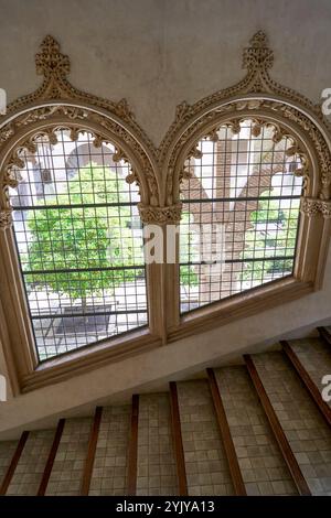 Sur les escaliers du palais Aljaferia. Saragosse, Espagne Banque D'Images