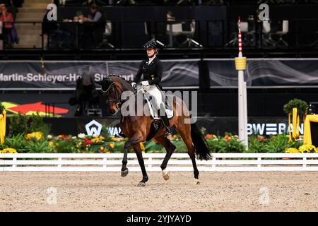 Stuttgart, Allemagne. 16 novembre 2024. Platz und Bronze fuer Nowag-Aulenbrock Bianca auf Queolito, RFV Ostbevern Dressurprüfung Grand Prix International Int. Dressurpruefung - CDI4 Aufgabe : FEI Grand Prix 2009, Rev. 2014 Qualifikation zum Grand Prix Special GER, Stuttgart German Masters 2024, 38. internationale Reitturnier, 16.11.2024 Foto : Eibner-Pressefoto/Roger Buerke crédit : dpa/Alamy Live News Banque D'Images