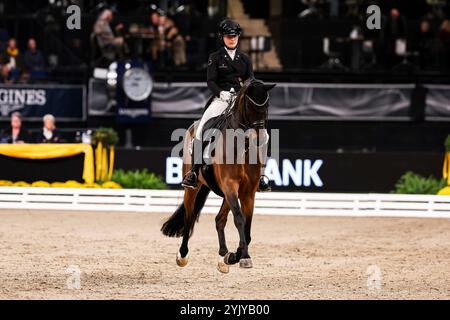 Stuttgart, Allemagne. 16 novembre 2024. Platz und Bronze fuer Nowag-Aulenbrock Bianca auf Queolito, RFV Ostbevern Dressurprüfung Grand Prix International Int. Dressurpruefung - CDI4 Aufgabe : FEI Grand Prix 2009, Rev. 2014 Qualifikation zum Grand Prix Special GER, Stuttgart German Masters 2024, 38. internationale Reitturnier, 16.11.2024 Foto : Eibner-Pressefoto/Roger Buerke crédit : dpa/Alamy Live News Banque D'Images