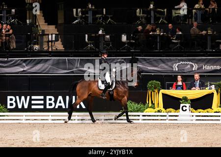 Stuttgart, Allemagne. 16 novembre 2024. Platz und Bronze fuer Nowag-Aulenbrock Bianca auf Queolito, RFV Ostbevern Dressurprüfung Grand Prix International Int. Dressurpruefung - CDI4 Aufgabe : FEI Grand Prix 2009, Rev. 2014 Qualifikation zum Grand Prix Special GER, Stuttgart German Masters 2024, 38. internationale Reitturnier, 16.11.2024 Foto : Eibner-Pressefoto/Roger Buerke crédit : dpa/Alamy Live News Banque D'Images