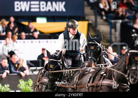 Stuttgart, Allemagne. 16 novembre 2024. Or 1. Prix Exell Boyd Australia Carriage 1 FEI Driving World Cup MASTERHORSE GERMAN MASTER Zeit-Hindernisfahren Vierspaenner mit 2 Umlaeufen Wertungspruefung für den Weltcup Fahren 2024/2025 International GER, Stuttgart German Masters 2024, 38. internationale Reitturnier, 16.11.2024 Foto : Eibner-Pressefoto/Roger Buerke crédit : dpa/Alamy Live News Banque D'Images