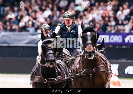 Stuttgart, Allemagne. 16 novembre 2024. Or 1. Prix Exell Boyd Australia Carriage 1 FEI Driving World Cup MASTERHORSE GERMAN MASTER Zeit-Hindernisfahren Vierspaenner mit 2 Umlaeufen Wertungspruefung für den Weltcup Fahren 2024/2025 International GER, Stuttgart German Masters 2024, 38. internationale Reitturnier, 16.11.2024 Foto : Eibner-Pressefoto/Roger Buerke crédit : dpa/Alamy Live News Banque D'Images