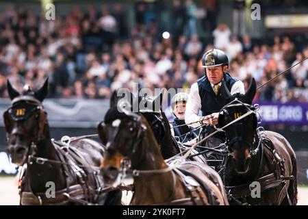 Stuttgart, Allemagne. 16 novembre 2024. Or 1. Prix Exell Boyd Australia Carriage 1 FEI Driving World Cup MASTERHORSE GERMAN MASTER Zeit-Hindernisfahren Vierspaenner mit 2 Umlaeufen Wertungspruefung für den Weltcup Fahren 2024/2025 International GER, Stuttgart German Masters 2024, 38. internationale Reitturnier, 16.11.2024 Foto : Eibner-Pressefoto/Roger Buerke crédit : dpa/Alamy Live News Banque D'Images