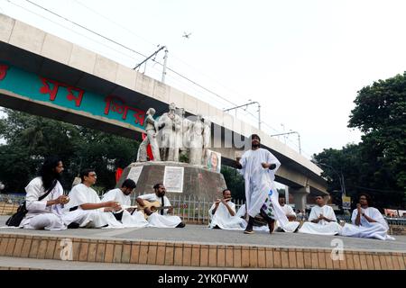 Dhaka, Bangladesh - 16 novembre 2024 : afin de réveiller le souvenir sanglant du soulèvement de masse de juillet parmi la population, les étudiants de l'Université de Dhaka orga Banque D'Images