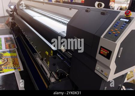 Machine d'impression grand format dans une imprimerie. Industrie Banque D'Images