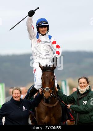 Freddie Gingell après avoir remporté la Paddy Power Gold Cup handicap Chase avec il Ridoto lors du Paddy Power Day à l'hippodrome de Cheltenham. Date de la photo : samedi 16 novembre 2024. Banque D'Images