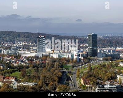 Pragsattel avec gratte-ciel et Porsche Design Tower. Vue sur Stuttgart depuis les airs. Stuttgart, Bade-Wuerttemberg, Allemagne, Europe Banque D'Images