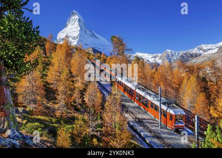 Gornergratbahn sur le Riffelberg avec Matterhorn 4478m en automne, Zermatt, Mattertal, Valais, Suisse, Europe Banque D'Images