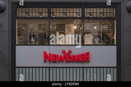 NewYorker, New Yorker, magasin de marque, chaîne de grands magasins, logo, vente au détail, Koenigsstrasse, Stuttgart, Bade-Wuerttemberg, Allemagne, Europe Banque D'Images