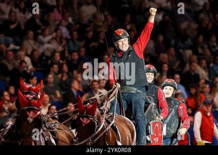 Stuttgart, Allemagne. 16 novembre 2024. Voutaz Jerome, Suisse FEI Driving World Cup MASTERHORSE MASTER ALLEMAND Zeit-Hindernisfahren Vierspaenner mit 2 Umlaeufen Wertungspruefung für den Weltcup Fahren 2024/2025 International GER, Stuttgart German Masters 2024, 38. internationale Reitturnier, 16.11.2024 Foto : Eibner-Pressefoto/Roger Buerke crédit : dpa/Alamy Live News Banque D'Images