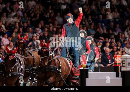 Stuttgart, Allemagne. 16 novembre 2024. Voutaz Jerome, Suisse FEI Driving World Cup MASTERHORSE MASTER ALLEMAND Zeit-Hindernisfahren Vierspaenner mit 2 Umlaeufen Wertungspruefung für den Weltcup Fahren 2024/2025 International GER, Stuttgart German Masters 2024, 38. internationale Reitturnier, 16.11.2024 Foto : Eibner-Pressefoto/Roger Buerke crédit : dpa/Alamy Live News Banque D'Images