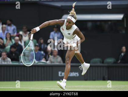 Joueur de tennis AMÉRICAIN Coco Gauff en action aux Championnats de Wimbledon 2024, Londres, Angleterre, Royaume-Uni, Europe Banque D'Images