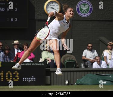 Jasmine Paolini, joueuse de tennis italienne en action aux Championnats de Wimbledon 2024, Londres, Angleterre, Royaume-Uni, Europe Banque D'Images