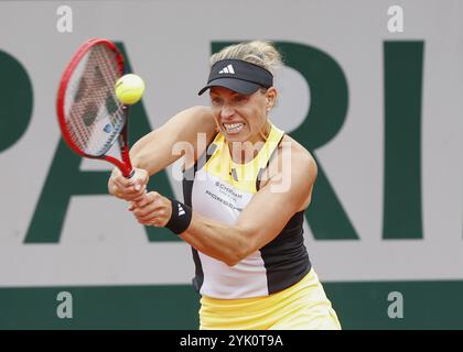 Angelique Kerber, joueuse de tennis allemande en action à l'Open de France 2024, Roland Garros, Paris, France. Banque D'Images