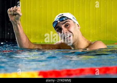 Lorenzo Altini du Centro Nuoto Torino réagit après avoir remporté la médaille d'or de la finale individuelle Medley Men du 400m lors des championnats italiens de natation d'hiver au Stadio del Nuoto à Riccione (Italie), le 15 novembre 2024. Banque D'Images