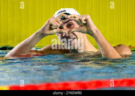 Lorenzo Altini du Centro Nuoto Torino réagit après avoir remporté la médaille d'or de la finale individuelle Medley Men du 400m lors des championnats italiens de natation d'hiver au Stadio del Nuoto à Riccione (Italie), le 15 novembre 2024. Banque D'Images