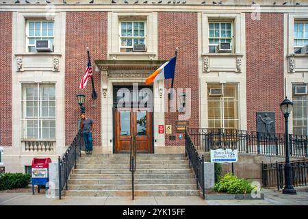 Staten Island Borough Hall a été construit en 1906 sur une colline surplombant le port de New York. Carrère & Hastings a conçu le monument de la Renaissance française Banque D'Images