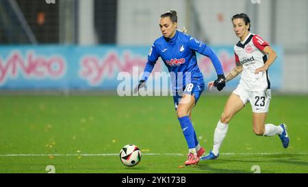 v.Li. : Julia Hickelsberger (Hickelsberger-Füller, STG, 18), Sara Doorsoun-Khajeh (SGE, 23), Aktion, action, Spielszene, 16.11.2024, Sinsheim (Hoffenheim) (Allemagne), Fussball, Google Pixel Frauen-Bundesliga, TSG 1899 Hoffenheim - SG Eintracht Frankfurt, DFB/DFL LA RÉGLEMENTATION INTERDIT TOUTE UTILISATION DE PHOTOGRAPHIES COMME SÉQUENCES D'IMAGES ET/OU QUASI-VIDÉO. Banque D'Images