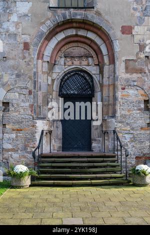 Opatow, Pologne, 11 novembre 2023 Eglise romane Saint Martin de Tours dans la voïvodie de swietokrzyskie, monument historique polonais Banque D'Images