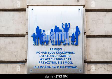 cracovie, Pologne octobre 29 2023 plaque disant «à la mémoire de plus de 6000 citoyens tués par le smog à Cracovie en 2000-2015. Ils auraient pu être sauvés». Banque D'Images