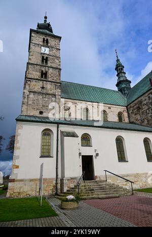 Opatow, Pologne, 11 novembre 2023 Eglise romane Saint Martin de Tours dans la voïvodie de swietokrzyskie, monument historique polonais Banque D'Images