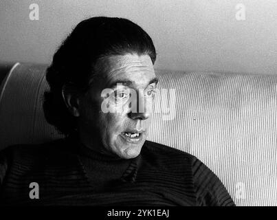 Le compositeur argentin de musique classique Rodolfo Arizaga lors d'une interview à son domicile de Buenos Aires, Argentine, le 21 mai 1971. Banque D'Images