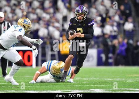 Seattle, Washington, États-Unis. 15 novembre 2024. = pendant le match de football de la NCAA entre les Bruins de l'UCLA et les Huskies de Washington à Seattle, Washington. Washington a battu UCLA 31-19. Steve Faber/CSM/Alamy Live News Banque D'Images