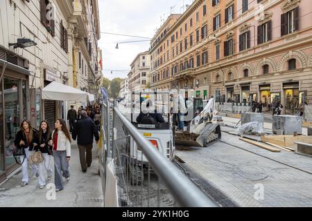 Rome, Italie - 14 novembre 2024 : construction en cours sur la via Ottaviano pour les préparatifs du Jubilé 2025 Banque D'Images