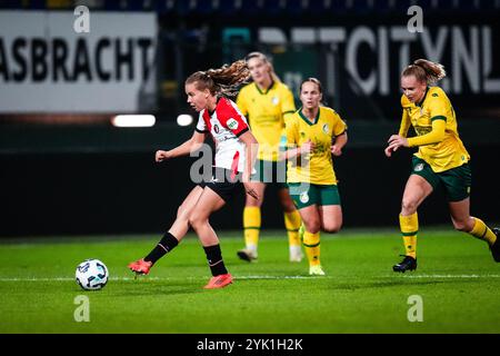 Sittard - Jarne Teulings de Feyenoord Rotterdam lors de la septième manche de l'Azerion Vrouwen Eredivisie en saison 2024/2025. Le match se déroule entre Fortuna Sittard V1 et Feyenoord V1 au Fortuna Sittard Stadion le 16 novembre 2024 à Sittard, aux pays-Bas. (VK Sportphoto/Danny de Groot) Banque D'Images