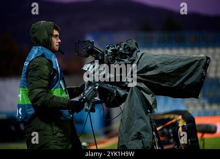 Podgorica, Monténégro. 16 novembre 2024. PODGORICA, MONTÉNÉGRO - 16 NOVEMBRE : cameraman lors du match UEFA Nations League 2024/25 League B Group B4 entre le Monténégro et l'Islande au Niksic City Stadium le 16 novembre 2024 à Niksic, Monténégro. Photo : Stefan Ivanovic/PIXSELL crédit : Pixsell/Alamy Live News Banque D'Images