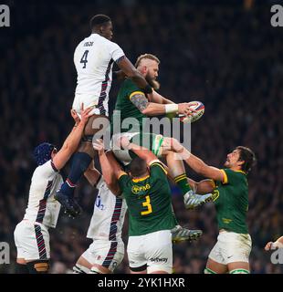 Londres, Royaume-Uni. 16 novembre 2024. Angleterre v Afrique du Sud - Autumn Nations Series - Twickenham. RG Snyman vole une ligne de démarcation Angleterre. Crédit photo : Mark pain/Alamy Live News Banque D'Images