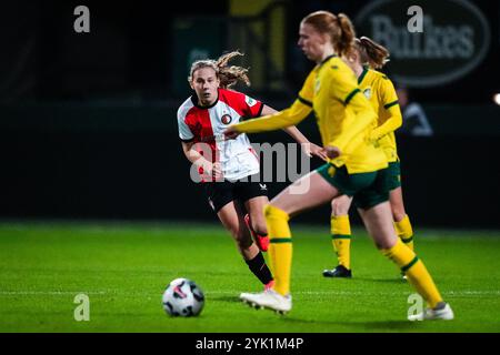 Sittard - Jarne Teulings de Feyenoord Rotterdam lors de la septième manche de l'Azerion Vrouwen Eredivisie en saison 2024/2025. Le match se déroule entre Fortuna Sittard V1 et Feyenoord V1 au Fortuna Sittard Stadion le 16 novembre 2024 à Sittard, aux pays-Bas. (VK Sportphoto/Danny de Groot) Banque D'Images