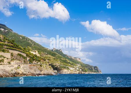 Vue de Minori sur la côte amalfitaine en Italie. Banque D'Images