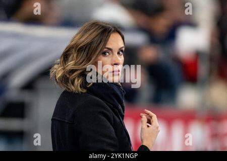 Saint Denis, France. 16 novembre 2024. Isabelle Ithurburu avant les Autumn Nations Series 2024, match de rugby à xv entre la France et la Nouvelle-Zélande le 16 novembre 2024 au stade de France à Saint-Denis près de Paris - photo Nathan Barange/DPPI crédit : DPPI Media/Alamy Live News Banque D'Images