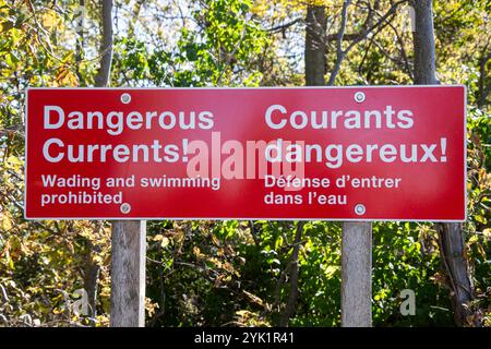 Panneau d'avertissement courants dangereux au parc national de la pointe-Pelée à Leamington, Ontario, Canada Banque D'Images