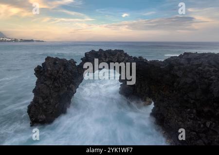 Le Fajã da Ribeira d’Areia est situé au nord de l’île de São Jorge, aux Açores. Banque D'Images