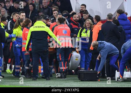 Amsterdam, Allemagne. 16 novembre 2024. Fussball UEFA Nations League Niederlande - Ungarn am 16.11.2024 in der Johan Cruijff Arena in Amsterdam Das Nations-League-Spiel zwischen den Niederlanden und Ungarn ist von einem medizinischen Notfall ueberschattet worden. Eine person auf der Bank bricht zusammen, die partie wird unterbrochen. Foto : Revierfoto crédit : ddp Media GmbH/Alamy Live News Banque D'Images