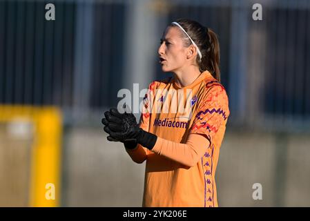 Cercola - Napoli, Italie. 16 novembre 2024. Cecilie Fiskerstrand de ACF Fiorentina gestes lors de la Serie A féminine entre Napoli et ACF Fiorentina au Stadio Giuseppe Piccolo le 16 novembre 2024 à Cercola, Italie. Crédit : Nicola Ianuale/Alamy Live News Banque D'Images