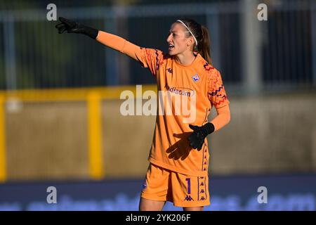 Cercola - Napoli, Italie. 16 novembre 2024. Cecilie Fiskerstrand d'ACF Fiorentina gesturescpendant la Serie A féminine entre Napoli et ACF Fiorentina au Stadio Giuseppe Piccolo le 16 novembre 2024 à Cercola, Italie. Crédit : Nicola Ianuale/Alamy Live News Banque D'Images