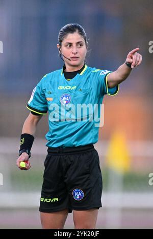 Cercola - Napoli, Italie. 16 novembre 2024. Arbitre Martina Molinaro lors de la Serie A féminine entre Napoli et ACF Fiorentina à l'Arena Giuseppe Piccolo le 16 novembre 2024 à Cercola, Italie. Crédit : Nicola Ianuale/Alamy Live News Banque D'Images