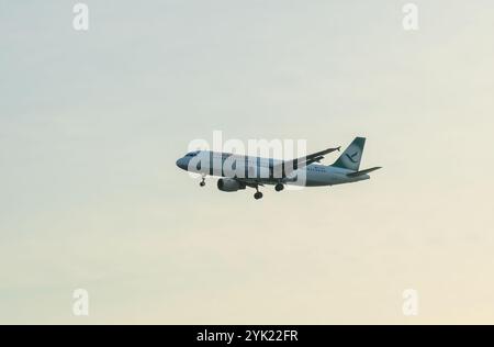 Vietnam, île de Phu Quoc, 12 février 2024, Un avion Freebird atterrit à l'aérodrome de l'île de Phu Quoc Banque D'Images