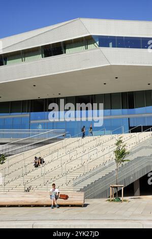 Dokk1 (par Schmidt Hammer Lassen Architects), Bibliothèque et services aux citoyens sur le front de mer urbain d'Aarhus, péninsule du Jutland, Danemark, Europe du Nord Banque D'Images