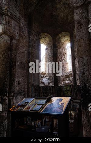 Ruines de la ville forteresse de Kvetera dans les montagnes du Caucase géorgien Banque D'Images