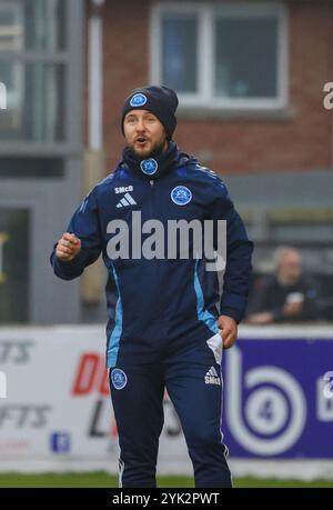 Mourneview Park, Lurgan, County Armagh, Irlande du Nord, Royaume-Uni. 09 novembre 2024. Sports Direct Premiership – Glenavon v Glentoran. Stephen McDonnell, manager de Glenavon. Banque D'Images