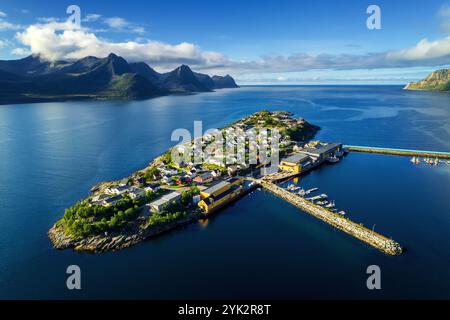 été, vue aérienne, île, baie, fjord, HusÃ¸y, Senja, Skaland, Norvège, Europe Banque D'Images