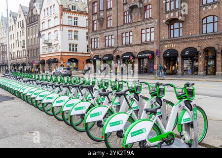 Bergen centre-ville Norvège, location de vélos à une station de stand de vélo dans le centre-ville de Bergen, Norvège, Scandanavie, Europe Banque D'Images