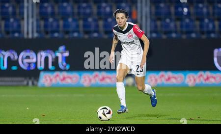 Sara Doorsoun-Khajeh (SGE, 23), Am Ball, Freisteller, Ganzkörper, Einzelbild, Einzelfoto, Aktion, action, 16.11.2024, Sinsheim (Hoffenheim) (Deutschland), Fussball, Google Pixel Frauen-Bundesliga, TSG 1899 Hoffenheim - SG Eintracht Frankfurt, DFB/DFL LA RÉGLEMENTATION INTERDIT TOUTE UTILISATION DE PHOTOGRAPHIES COMME SÉQUENCES D'IMAGES ET/OU QUASI-VIDÉO. Banque D'Images