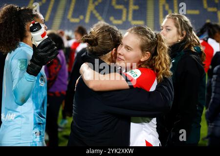 SITTARD, PAYS-BAS - 16 NOVEMBRE : Jarne Teulings de Feyenoord et Sanne Koopman de Feyenoord après le match Azerion Vrouwen Eredivisie entre Fortuna Sittard et Feyenoord au Fortuna Sittard Stadion le 16 novembre 2024 à Sittard, pays-Bas (photo Orange Pictures/Orange Pictures) crédit : Orange pics BV/Alamy Live News Banque D'Images