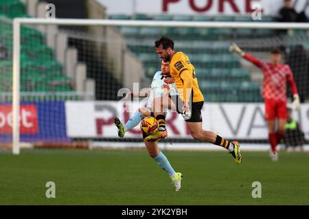 Newport, Royaume-Uni. 16 novembre 2024. Aaron Wildig du comté de Newport (24) en action. EFL football League Two match, Newport County v Grimsby Town au Rodney Parade à Newport, pays de Galles, samedi 16 novembre 2024. Cette image ne peut être utilisée qu'à des fins éditoriales. Usage éditorial exclusif, photo d'Andrew Orchard/Alamy Live News Banque D'Images